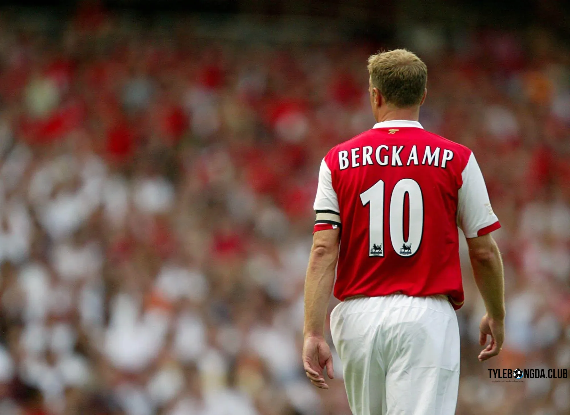 Vị trí tiền đạo ảo hay nhất: Dennis Bergkamp